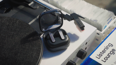 Samsung Galaxy Buds4 Pro beside a turntable