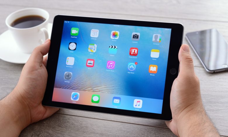 This Cool $26 Gadget Turns Your iPad Into a Laptop