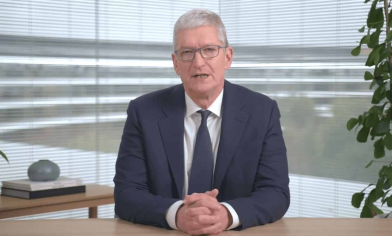 White House Adviser Hits Apple Over ‘Years of Delay’ in China Exit