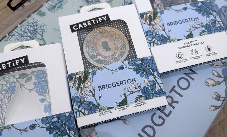 Bridgerton lovers will love this amazing collection of CASETIFY accessories