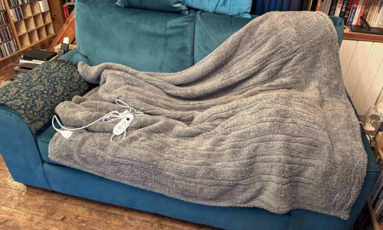 Dunelm Teddy Electric Throw: Warm, fast and budget friendly