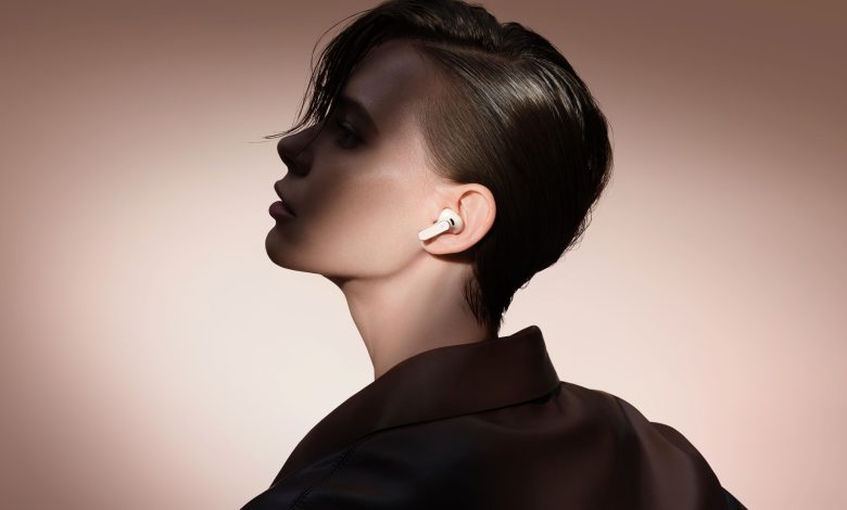 Huawei has redesigned its wireless earbuds in pursuit of improved sound.