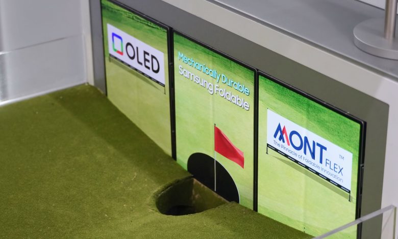 Samsung's foldable fitness test presents golf balls on screens