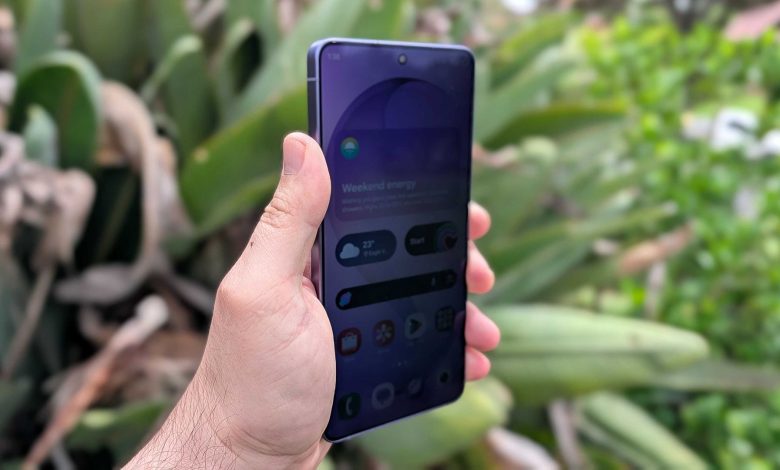 Privacy Display mode shows how the Samsung Galaxy S26 Ultra's screen goes dark when viewed at an angle