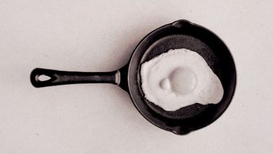 Photograph of an egg frying in a pan, edited to resemble the 1987 'this is your brain on drugs' PSA.