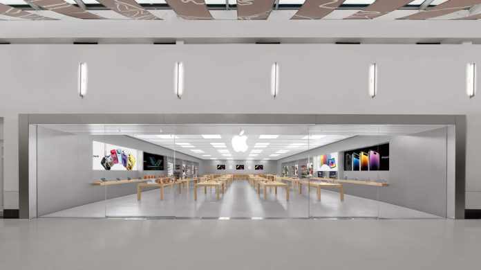 Apple Closes US Store And Union 'Furious'

