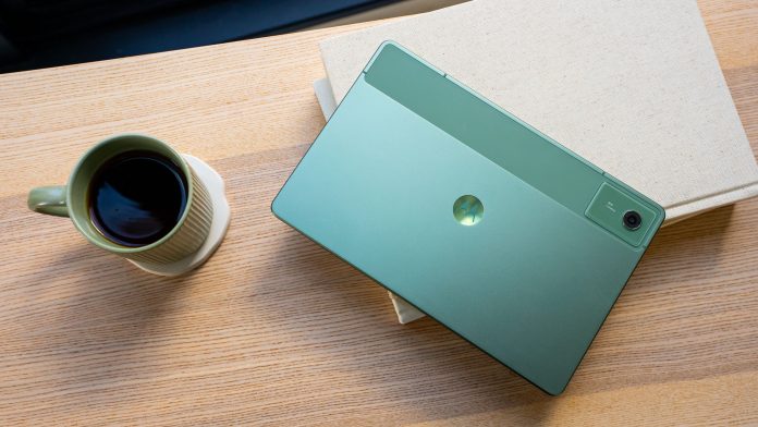 Motorola and T-Mobile are bringing a new 5G tablet to the US, and it looks like it's going to be easy on my wallet.

