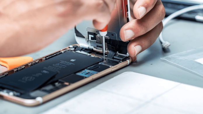 Apple ranks last in repairability for iPhones and MacBooks, while MacBook Neo stands out as a rare improvement in design and serviceability