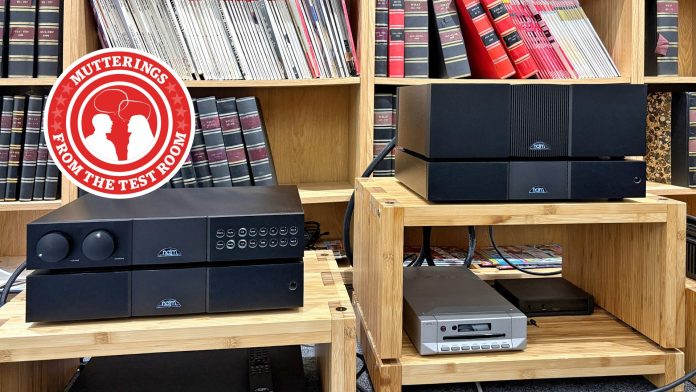 Naim NAC 552/ NAP 500 DR on wooden racks