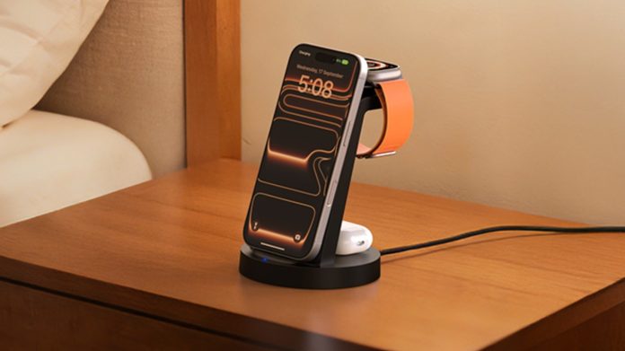 This $16 Gadget Charges All Your Apple Mobile Devices At Once

