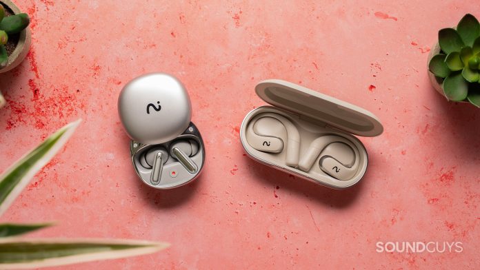 vaim OpenNote next to RecDot earbuds.