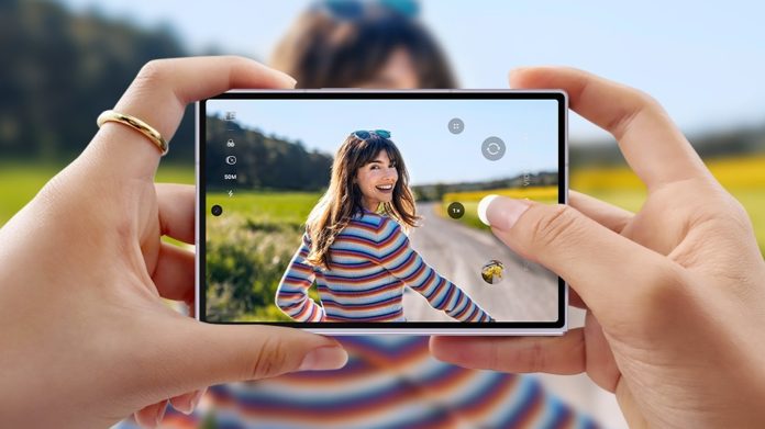 Samsung Galaxy Z Fold 8 Vs. Galaxy S26: All the Big Differences

