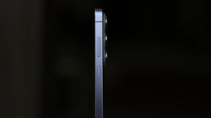 Samsung doesn't have to survive the crisis that ended OnePlus


